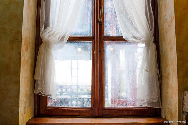 家装设计：窗户小，窗帘怎么安装好看？