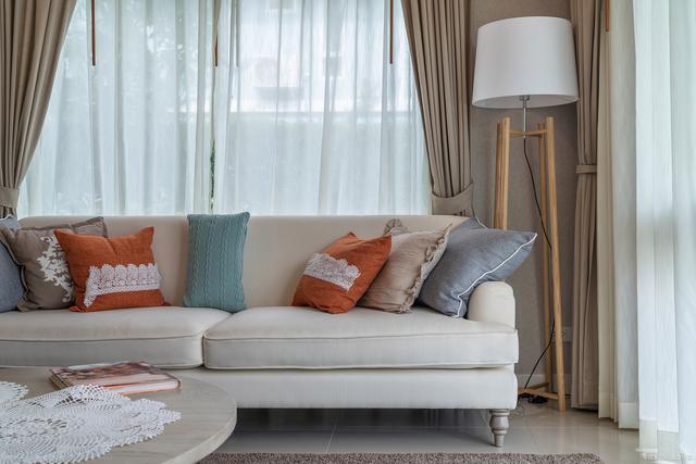 客厅一般用什么颜色的窗帘比较好？