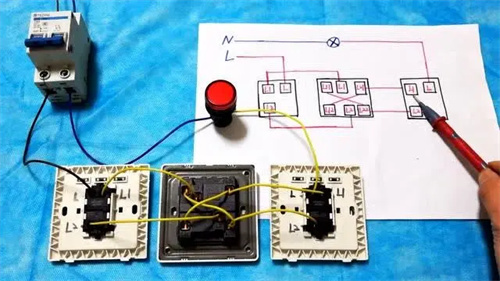 一灯三控怎么接线