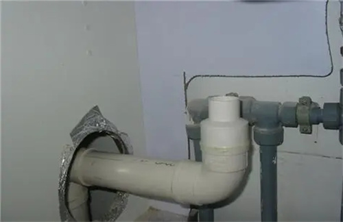 铸铁排水管立管三通处有洞漏水怎么处理
