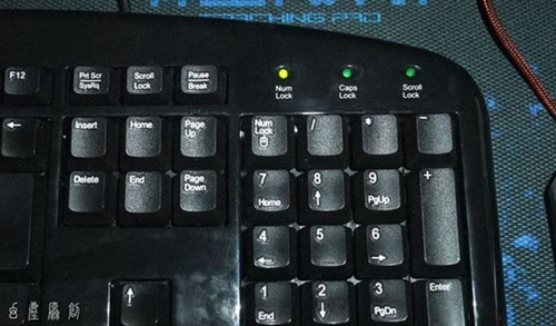 键盘灯怎么开 电脑键盘指示灯不亮怎么办