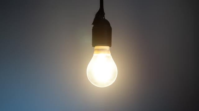 白炽灯是一种热辐射光源吗？